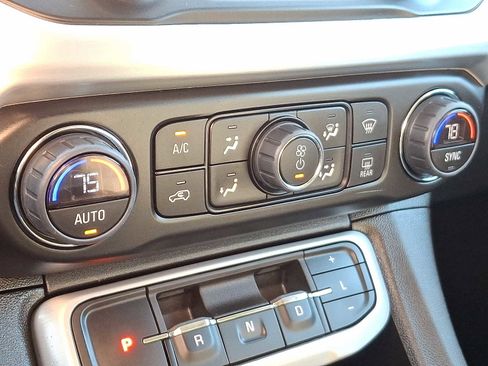 Certified 2023 GMC Acadia SLE w/ Driver Convenience Package image 20