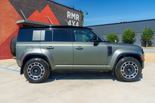 Used 2025 Land Rover Defender 110 AWD/4WD image 4
