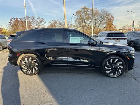 Certified 2024 Lincoln Nautilus Reserve w/ Jet Appearance Package (87T) image 4