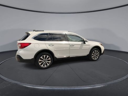 Used 2019 Subaru Outback 3.6R Touring AWD/4WD image 8