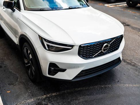 Used 2025 Volvo XC40 B5 Plus w/ Protection Package Premier AWD/4WD image 6
