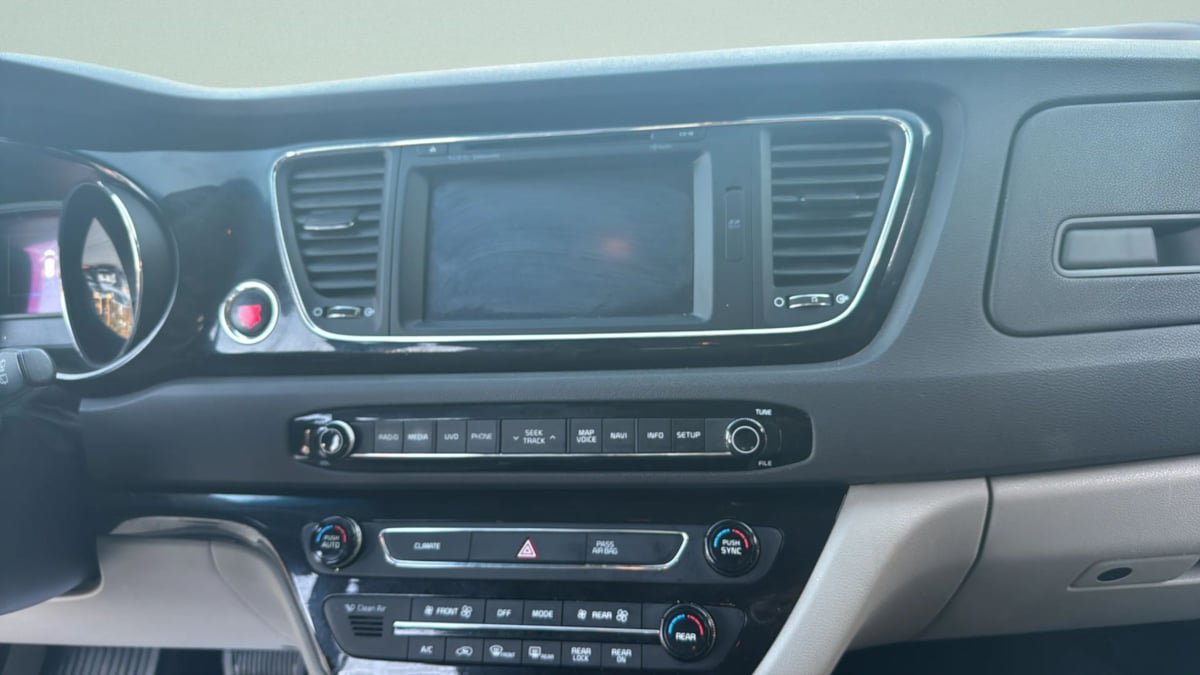 Used 2016 Kia Sedona SX FWD image 12