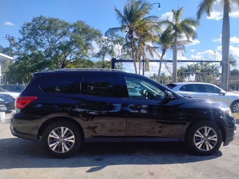 Used 2018 Nissan Pathfinder SL FWD image 11