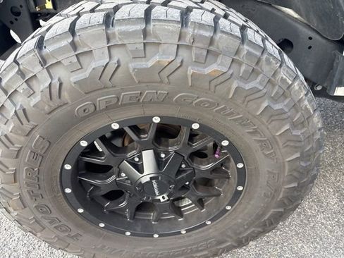 Used 2019 Jeep Wrangler Unlimited Sahara w/ LED Lighting Group image 7