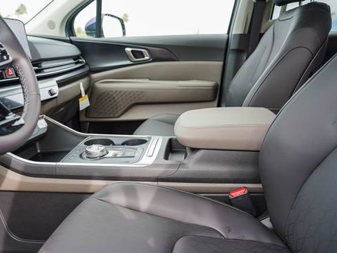 New 2026 Kia Carnival LXS FWD image 18