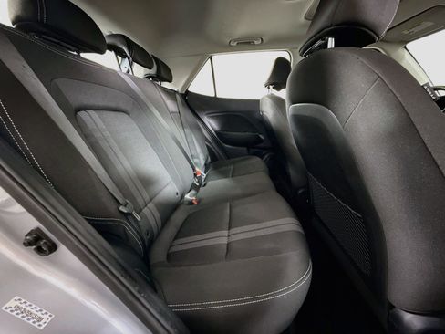 Used 2022 Hyundai Venue SEL FWD image 26