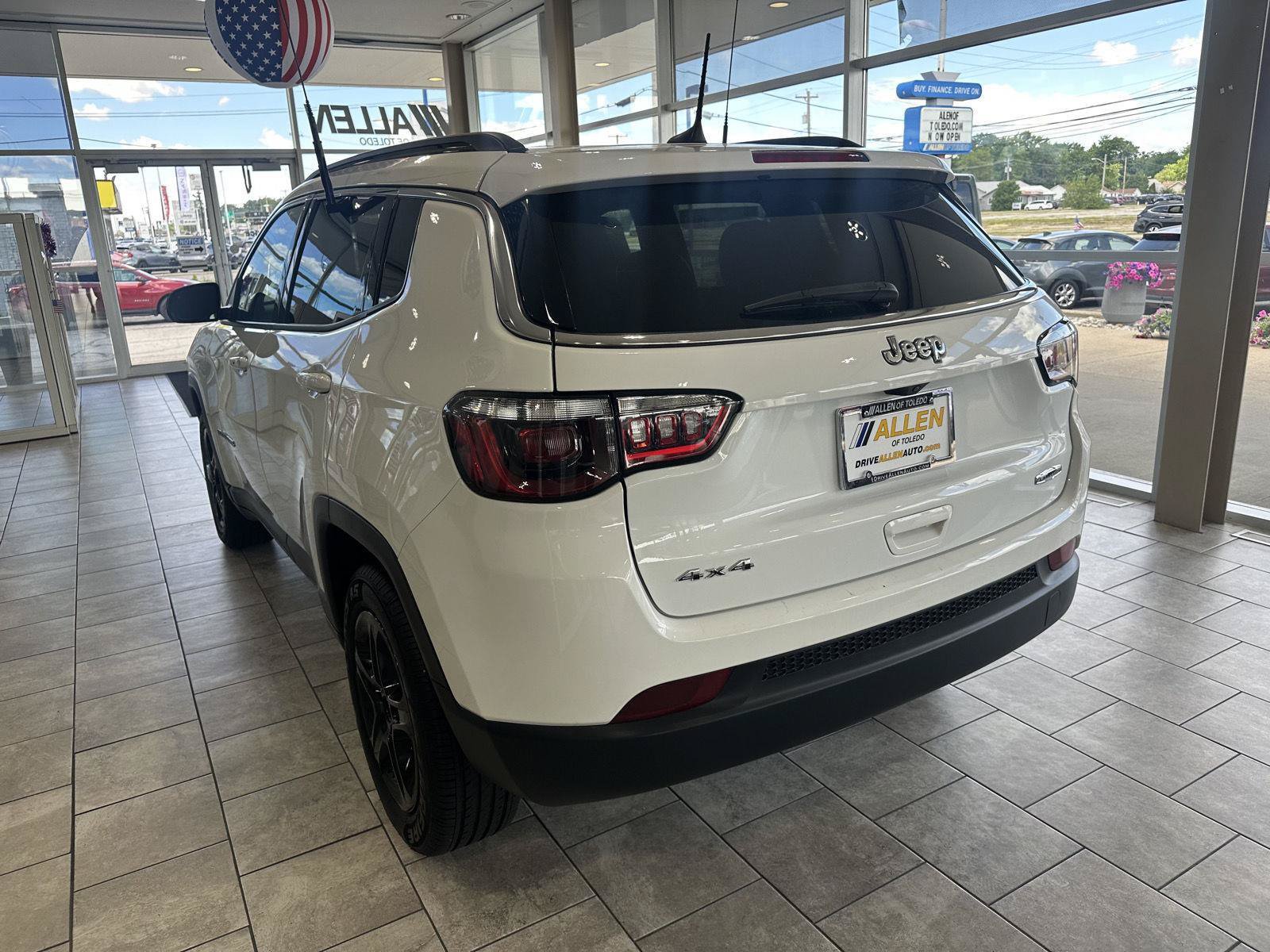 Used 2023 Jeep Compass Latitude AWD/4WD image 8