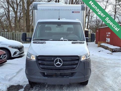 Used 2023 Mercedes-Benz Sprinter 3500 image 3
