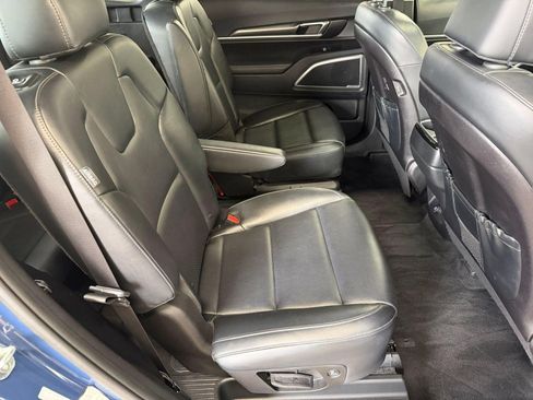 Used 2025 Kia Telluride S FWD image 32