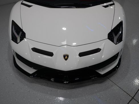 Used 2020 Lamborghini Aventador SVJ AWD/4WD image 37