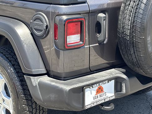 Used 2022 Jeep Wrangler Sport AWD/4WD image 6