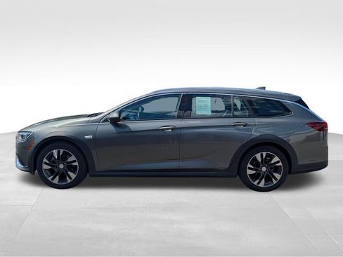 Used 2018 Buick Regal Preferred w/ Sights and Sounds Package AWD/4WD image 4