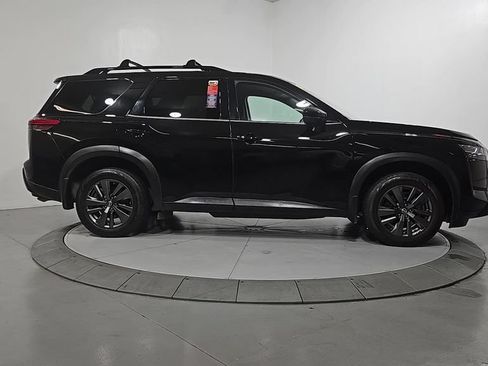 Used 2022 Nissan Pathfinder SV AWD/4WD image 7