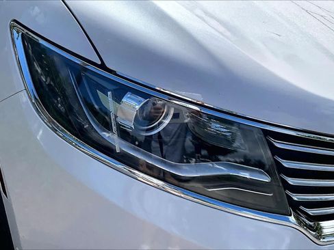 Used 2017 Lincoln MKX Reserve w/ Driver Assistance Package FWD image 32
