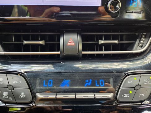 Used 2019 Toyota C-HR XLE FWD image 23