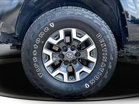 Used 2022 Toyota Tacoma SR AWD/4WD image 32