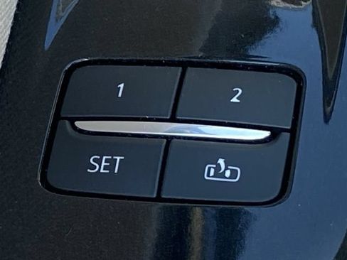 Used 2021 Cadillac Escalade Premium Luxury Platinum AWD/4WD image 25