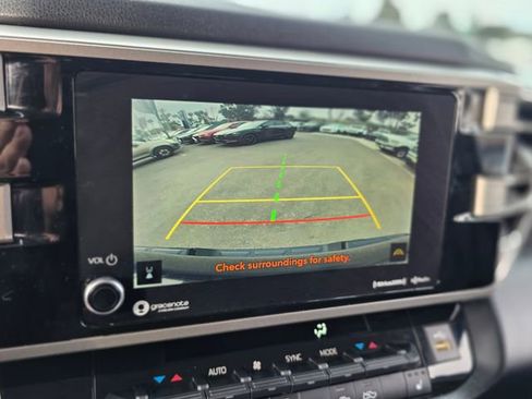 Used 2022 Toyota Tundra SR5 w/ SR5 Premium Package image 28