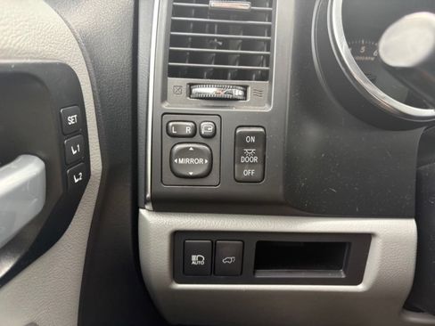 Used 2021 Toyota Sequoia Limited w/ Safety & Convenience Package AWD/4WD image 18