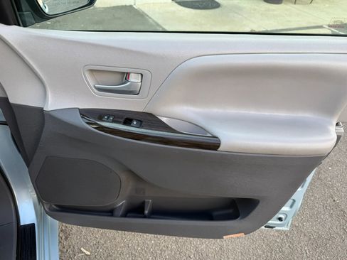Used 2015 Toyota Sienna XLE image 20