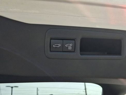 Used 2021 Toyota Venza XLE w/ Softex Package image 33