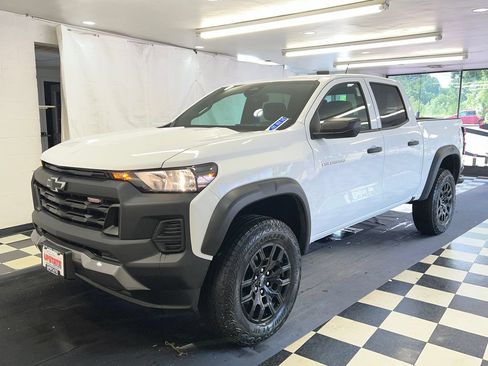 Used 2024 Chevrolet Colorado Trail Boss w/ Advanced Trailering Package AWD/4WD image 4