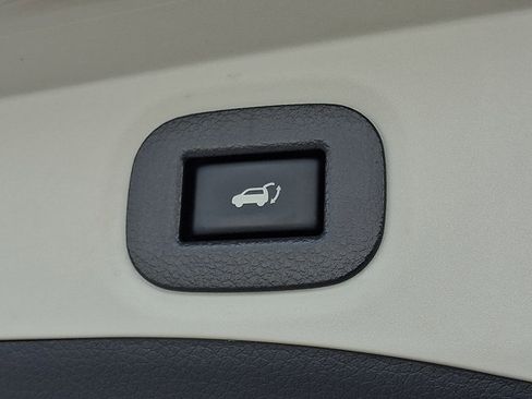 Certified 2020 Nissan Rogue SV image 30