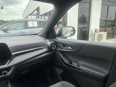 Used 2025 Chevrolet Equinox LT FWD image 35