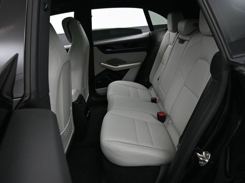 Certified 2025 Porsche Macan 4S Electric image 23