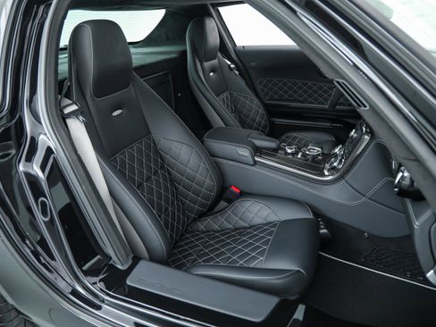 Used 2015 Mercedes-Benz SLS AMG GT Final Edition image 26