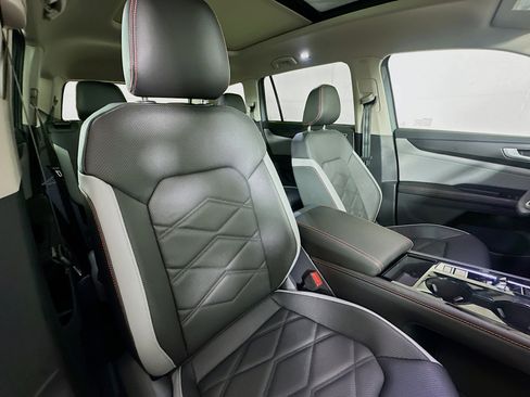 New 2026 Volkswagen Atlas Peak Edition image 28