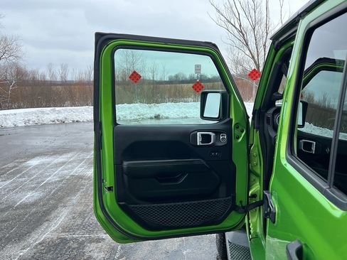 Used 2019 Jeep Wrangler Unlimited Sahara w/ Cold Weather Group image 12