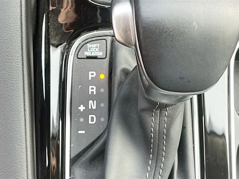 Used 2025 Kia Telluride EX w/ EX Captain's Chair Package FWD image 17