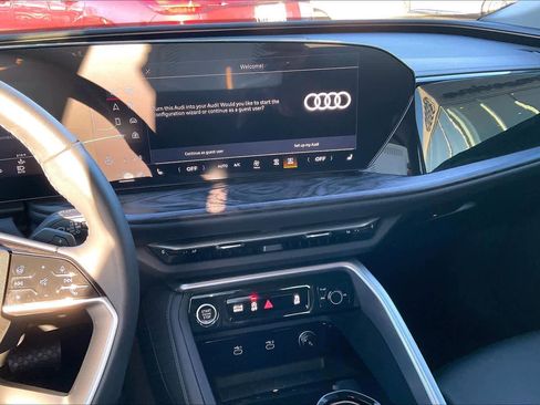 Used 2025 Audi Q5 Premium w/ Convenience Package image 6