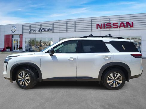 New 2026 Nissan Pathfinder SL w/ Cargo Package FWD image 8