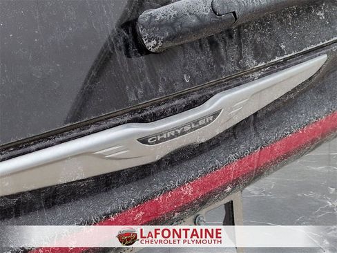 Used 2023 Chrysler Pacifica Limited image 31