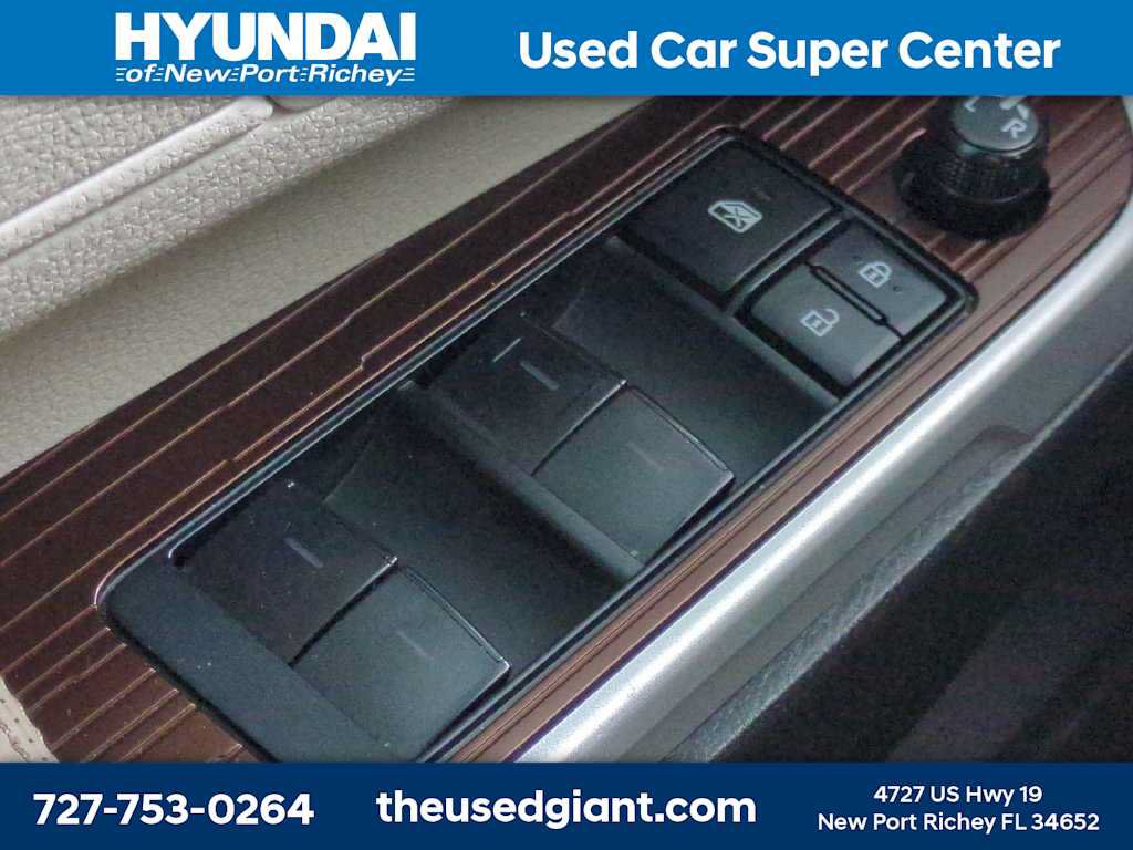 Used 2022 Toyota Sienna XLE FWD image 28
