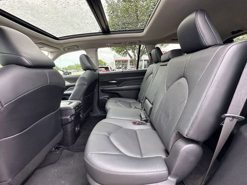 Used 2024 Toyota Grand Highlander AWD image 29
