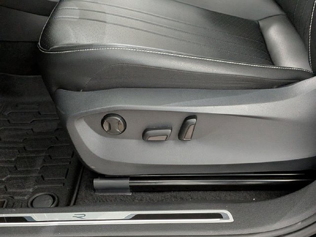 Used 2024 Volkswagen Tiguan SE R-Line w/ MDO Package, Two-Row AWD/4WD image 12