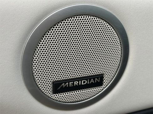 Used 2025 Land Rover Discovery S image 29