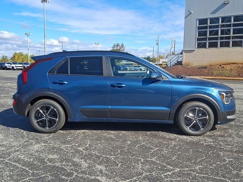 New 2025 Kia Niro EX w/ EX Cold Weather Package image 9