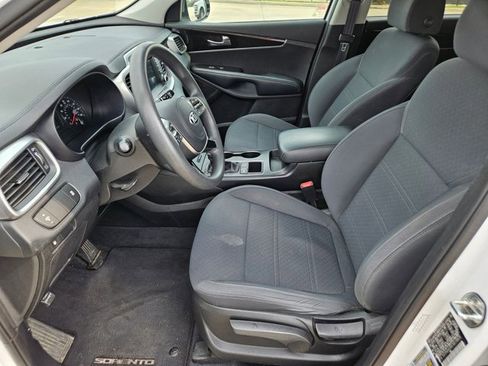 Used 2020 Kia Sorento LX image 14