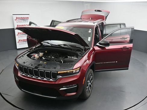 Used 2023 Jeep Grand Cherokee Limited AWD/4WD image 36