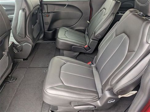 New 2026 Chrysler Pacifica Select image 25