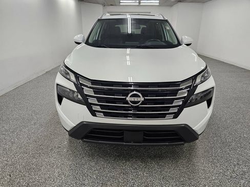 Used 2024 Nissan Rogue SV w/ SV Premium Package FWD image 2