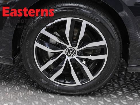 Used 2025 Volkswagen Jetta SE FWD image 31