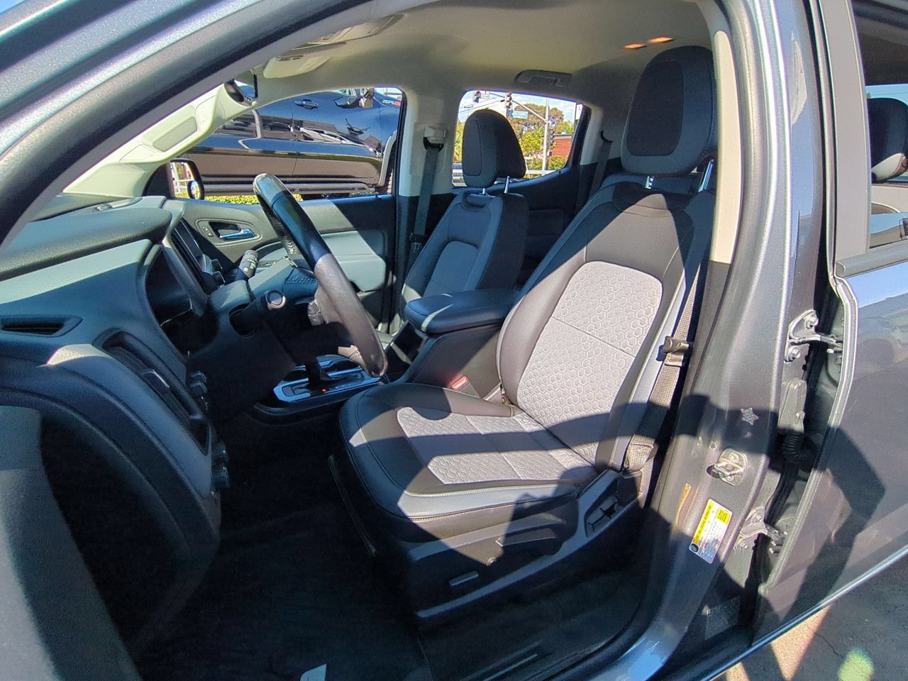Used 2018 Chevrolet Colorado Z71 AWD/4WD image 18