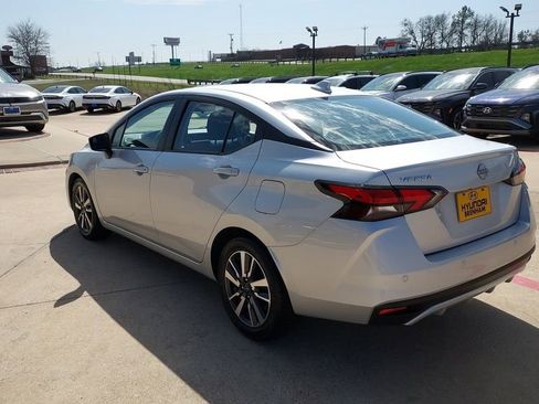 Used 2023 Nissan Versa SV image 5