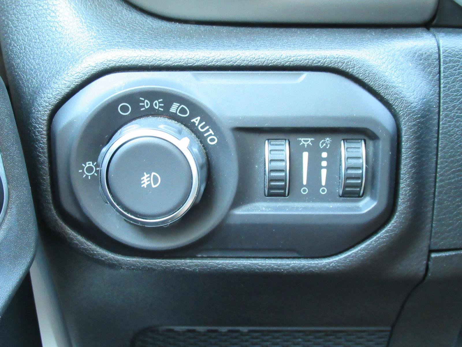Used 2018 Jeep Wrangler Unlimited Sport S AWD/4WD image 24