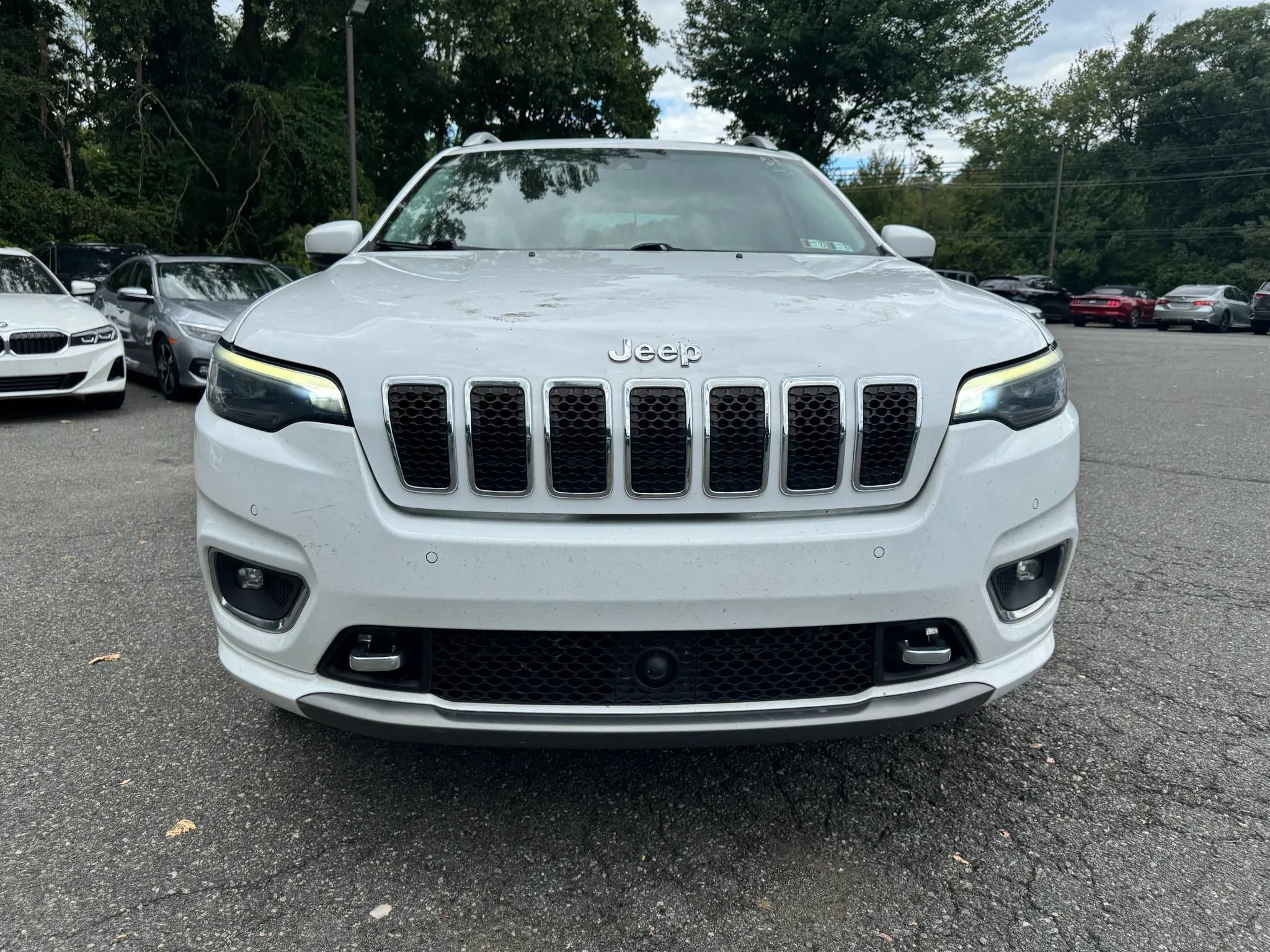 Used 2019 Jeep Cherokee Overland w/ Technology Group AWD/4WD image 8